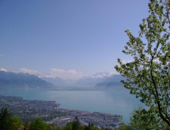 BnB Bed and Breakfast Chez Bibiane & René
Chardonne Vevey Montreux Lavaux Lake of Geneva
Suisse Switzerland Schweiz Swizzera
Blick auf Vevey, den Genfersee, les Dents-du-Midi